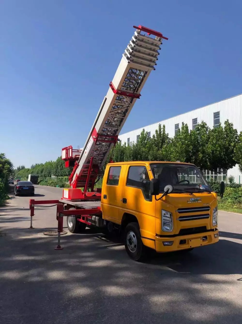 孟村县附近的云梯车出租服务：轻松解决高空作业需求